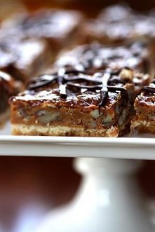 rdzo mazurkowe ciasteczka - kruchy, sypki spod z karmelowo-orzechowa polewa
SKŁADNIKI

2 szklanki maki
1/2 szklanki cukru pudru
1 kostka masla

1 puszka (400g) slodzonego mleka ...