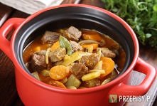 Duszona wołowina z warzywami - składniki:

    mięso wołowe - 600 gramów
    Bulionetka do duszonych mięs Knorr - 1 sztuka
    marchew - 2 sztuki
    ziemniaki - 2 sztuki
    ce...