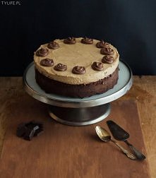 Tort czekoladowo karmelowy.