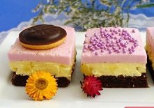 Przepis
biszkopt:
3 jaja
4 łyżki cukru
0,5 łyżeczki proszku do pieczenia
2 płaskie łyżki mąki pszennej tortowej
1 płaska łyżka mąki ziemniaczanej
1,5 łyżki ciemnego kakao
poncz:...