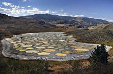 Spotted Lake, Kanada

Spotted Lake to słone jezioro znajdujące się w zachodniej Kanadzie i będące jednym z najbogatszych w minerały zbiorników wodnych na świecie. Każdego lata p...