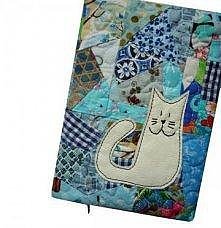 W takim ładnym zeszycie jeszcze milej zapisywać wspomnienia, marzenia i ułożone baśnie :)