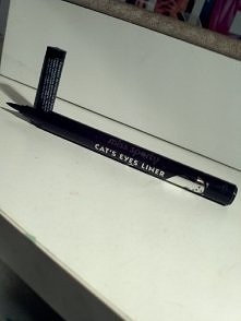 eyliner który niesty jest wielkim booblem :/