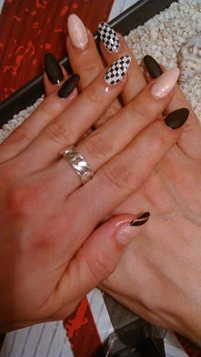 Pierwsze migdałki:)