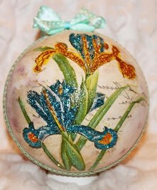 Ręcznie zdobiona bombka z Irysami