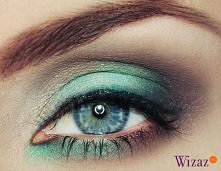 Zobacz jak wykonać szmaragdowy makijaż oczu krok po kroku (klik w obrazek)