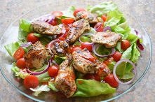 Sałatka z piersią indyka