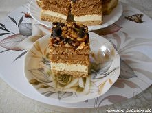 (duża prostokątna blacha)
Składniki:
Ciasto (3 blaty):
- 3,5 szklanki mąki (ok.600 g)
- 3 łyżki miodu
- 3 łyżki śmietany
- 2 jajka
- 2/3 szklanki cukru
- 1/2 kostki margaryny
- ...