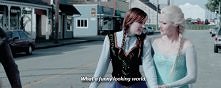 gif
Elsa i Anna w Storybrooke.