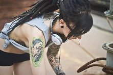 Jakaś posiadaczka dredów ? Sama miałam przez 4 lata ale przyszedł czas żeby zmienić fryzurę myśle jednak że kiedyś jeszcze zrobię ;)