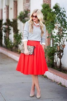 Klasyka: szeroka spódnica.

fot. Elle Apparel

Więcej na Moda Cafe!