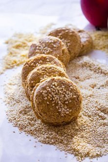 Placki jaglane z sezamem