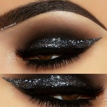 glittery smokey eye