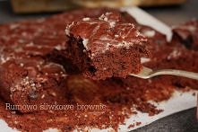 Brownie rumowo-śliwkowe