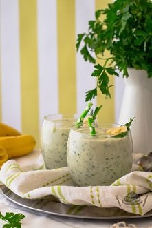 Smoothie z bananem i pietruszką