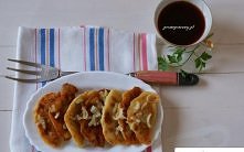 Składniki na ciasto :
25 dag ugotowanych ziemniaków
1 jajko
3-4 łyżki mąki pszennej, 1 łyżka mąki ziemniaczanej
sól, świeżo zmielony pieprz, gałka muszkatołowa
Składniki na fars...