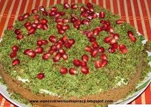 "Leśny mech"
Potrzebne nam:
- 2 szklanki mąki krupczatki
- 3 jajka
- 1 1/3 szklanki cukru
- 1 1/3 szklanki oleju
- 450 g mrożonego szpinaku rozdrobnionego
- 3 łyżeczki...