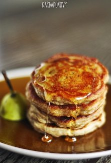 Placki z gruszkami i kardam...