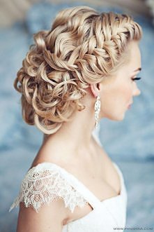 `romantic hairstyles .