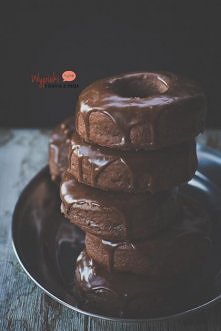 Pieczone pączki czekoladowe z dziurką

"Najwyższa pora smażyć pączki! Smażyć.. lub piec, choć niektórzy mówią że jak pieczone, to nie pączki. Ja natomiast bardzo tę wersję ...