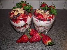 Proste śniadanie, wykorzystujemy owoce sezonowe w danym okresie