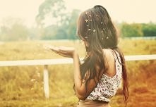 Cieszyć się każdą chwilą, każdym promieniem słońca. Szukać pozytywnych aspektów nawet tam, gdzie pozornie nie ma na nie szans :)