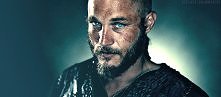 Travis Fimmel jako Ragnar L...
