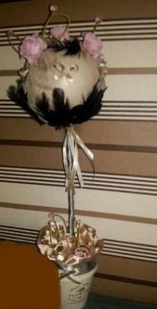 Drzewko dekoracyjne :-)

Tak w skrócie  drzewka powstały 2 szt. 
Jakoś przypadkiem wpadłam na takie drzewko przglądając jakieś str w necie i oczywiście już zaczęłam  myśleć no i...