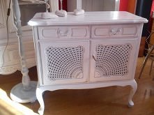 marza mi sie takie meble w salonie-komoda mała