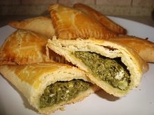 kruche rożki z fetą i szpinakiem. przepis po kliknięciu na zdj. Zapraszam do polubienia kuchenne inspiracje na fb