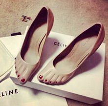 rozbawiły mnie te obcasiki <3