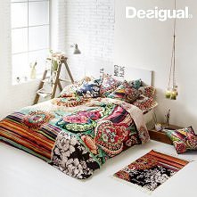 Desigual - Barcelona wyrażona w kolorach, motywach i wzorach.

W ofercie marki znajdziemy kolekcję damską, męską, dziecięcą, ale też tekstylia do domu i akcesoria. Słowem – jest...