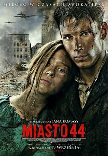 Film "Miasto 44" to opowieść o młodych Polakach, którym przyszło wchodzić w dorosłość w okrutnych realiach okupacji. Mimo to są pełni życia, namiętni, niecierpliwi. Ży...