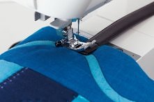 Podwijanie dżinsowych spodni, uszycie plecaka czy oryginalnej torebki to wyzwanie, któremu nie zawsze potrafią sprostać domowe maszyny. Z pomocą przychodzi nowa komputerowa masz...