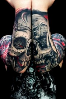czaszka tatuaż na rękach