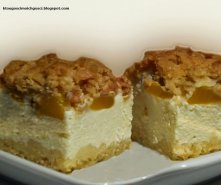 Sernik z brzoskwiniami