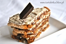 Składniki na 4 blaty bezowe:

6 białek

szczypta soli

1 szklanka drobnego cukru

3/4 szklanki podpieczonych, zmielonych orzechów laskowych bez skórki

1 łyżeczka skrobii ziemni...