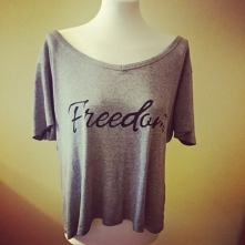 Moja koszulka po niewielkiej przeróbce :D 
Napis malowany farbami do tkanin :)