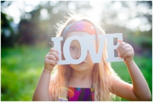 fotografia, lifestyle, fotografia dziecięca, plener z dziećmi, sesja fotograficzna z dodatkami, akcesoria na sesję fotograficzną,