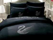 Pościel Hobby Swarovski Swan Black x6 200x220
Ekskluzywna pościel bambusowa z kryształkami Swarovskiego marki Hobby - calvado