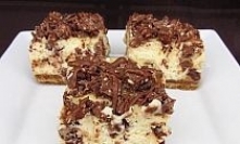 Toblerone - bez pieczenia
Składniki na spód:

160 g ciastek typu digestive
50 g roztopionego masła
Składniki na masę serową:

250 g sera kremowego (np. philadelphia) lub twarożk...