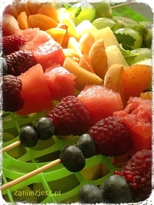 Szaszłyki owocowe na grilla