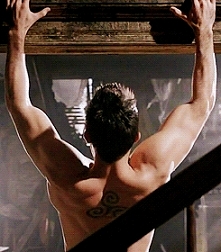 Scena, na której chyba cała żeńska części widowni Teen Wolf śliniła się do monitora hahaha :D