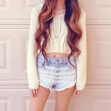 Mój wzrok bardziej przyciągnęły włosy, nie stylizacja ;)
Przeboskie włosy ♥