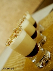 Ferrero – przepis na shot
Składniki:

1/4 syropu czekoladowego
1/2 likieru o smaku orzechów włoskich
1/4 mleczka skondensowanego
do dekoracji: zmielone orzechy laskowe i syrop o...