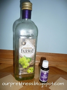 Metoda OCM według mnie;)
Oczyszczanie twarzy metodą OCM to nic innego niż zmywanie brudu i tłuszczu ze skóry odpowiednim olejkiem. OCM (Oil Cleaning Method) może być stosowana p...