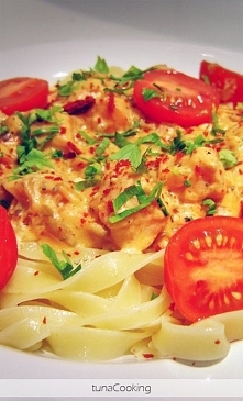 Makaron z łososiem i pomido...