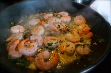 Krewetki w białym winie na patelni!