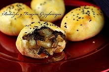 Bułeczki z farszem grzybowym
Składniki:
200 ml letniego mleka,
1 łyżeczka cukru,
2 łyżeczki drożdży instant,
1 łyżeczka soli,
2 łyżki oliwy z oliwek,
2 szklanki mąki pszennej,
F...