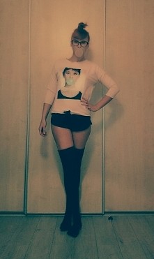 Audrey Hepburn & bubble gum